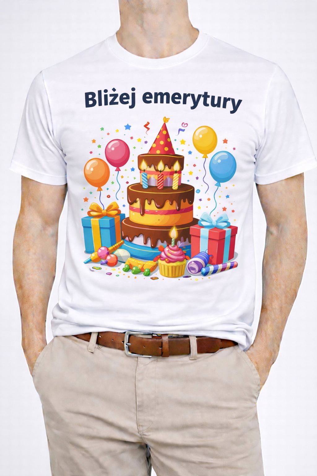 7AF22BA4-148E-473A-8CC2-9BF5C0650DC5 Prezentowa Koszulka Męska „Bliżej Emerytury” - obrazek 1